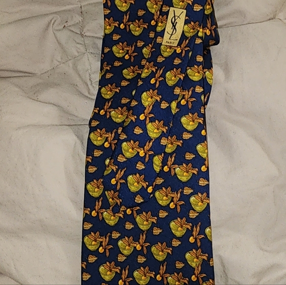 YVES SAINT LAURENT 100% SILK NECKTIE EXCELLENT LIKE NEW CONDITION - Picture 2 of 5